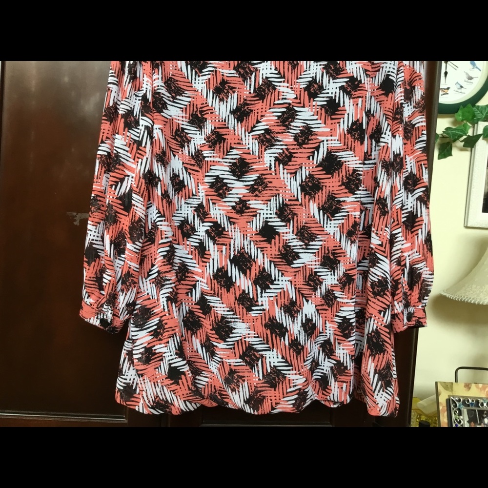 Tops - Picture 2 of 3